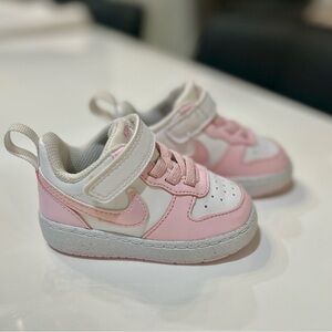 Nike Kids Sneakers in Pink and White